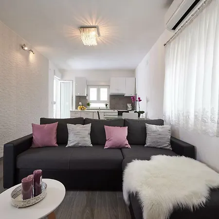 Appartement Epetij 2 *